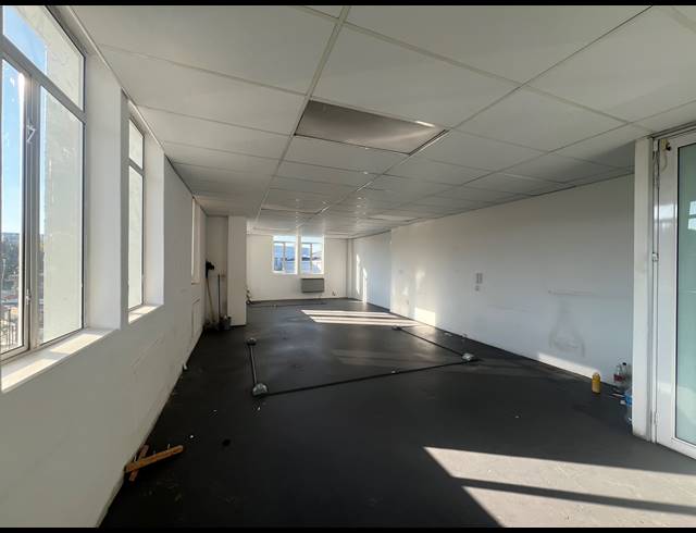88M² OFFICE TO LET IN ILLOVO